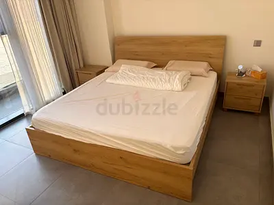 King size wooden bed frame with 2 matching nightstands - light oak