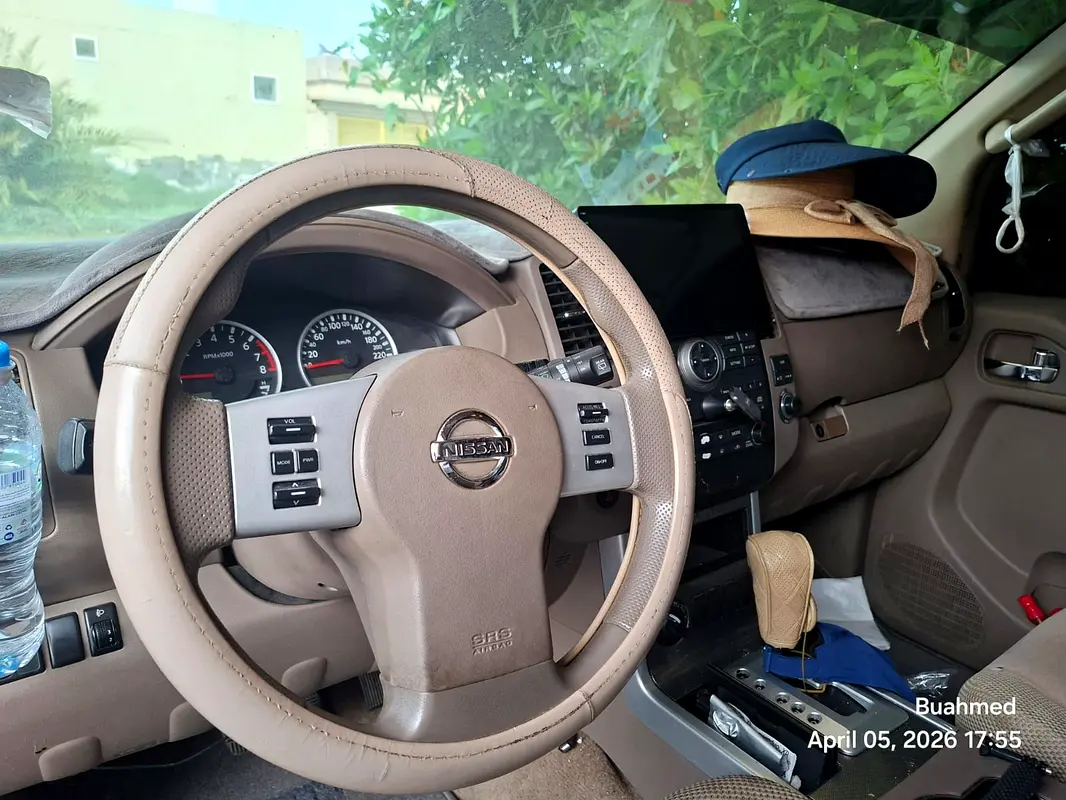 Nissan Pathfinder 2010 — photo 1 of 11