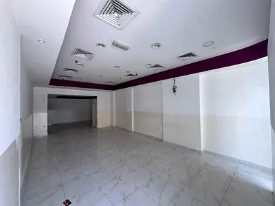 بسعر ممتاز للإيجار السنوي بموقع مميز ومساحة كبيرة و ممتاز لجميع النشاطات