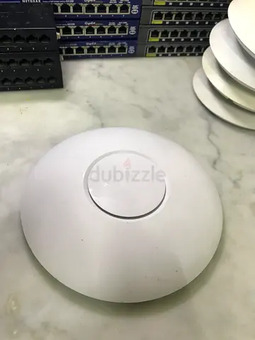 Ubiquiti Networks UniFi UAP-AC-HD, 3dBi, 25dBm, 800Mbps, 4x4 @ 2. 4GHz  4dBi, 25dBm, 1733Mbps, 4x4