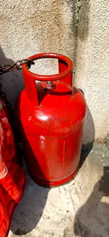 Empty medium cylinder