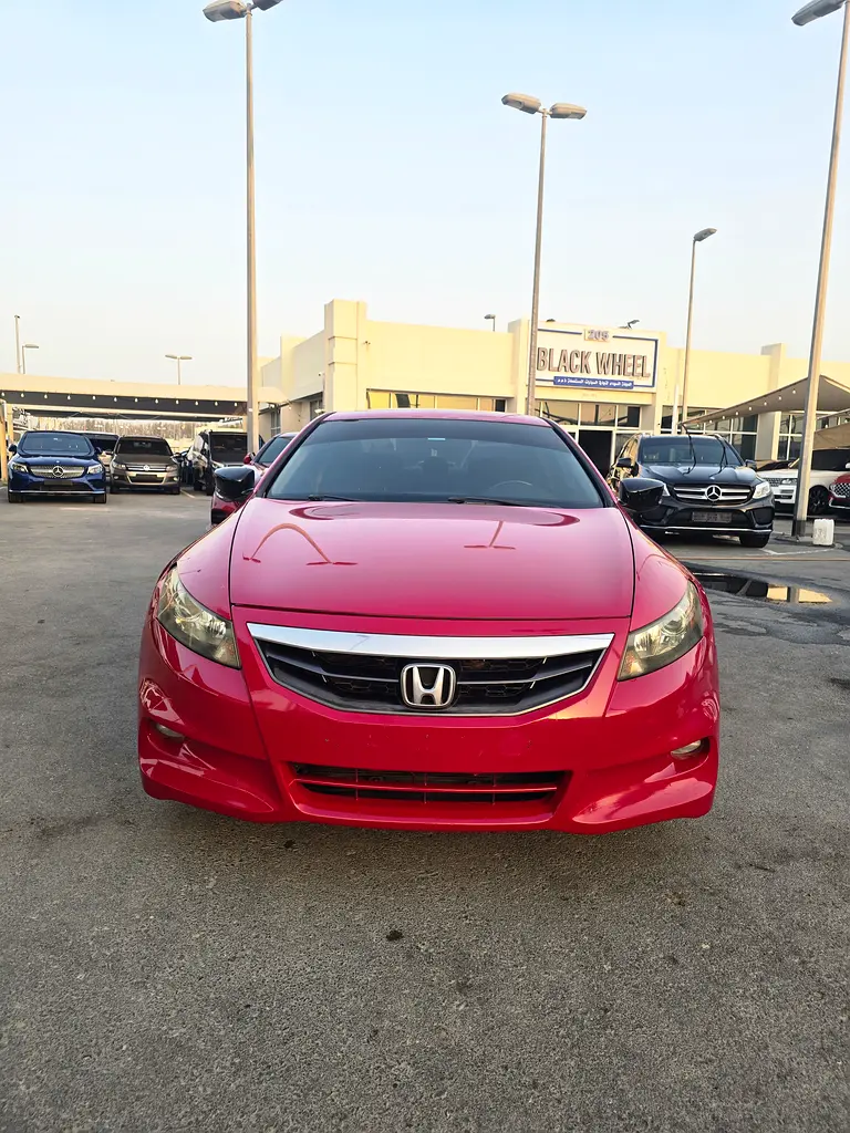 Honda Accord 2011 — photo 1 of 7