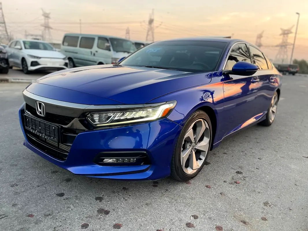 Honda Accord 2019 — photo 1 of 11