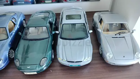 Lot of 1:18 scale diecast collectible car models (7 cars)