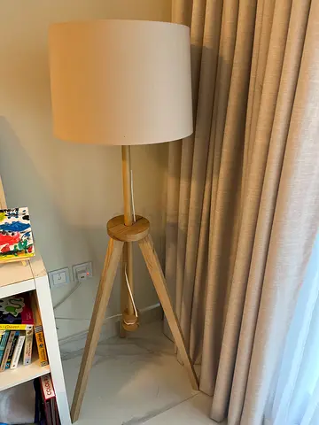 Wooden Tripod Floor Lamp with Fabric Shade - Light Oak Finish