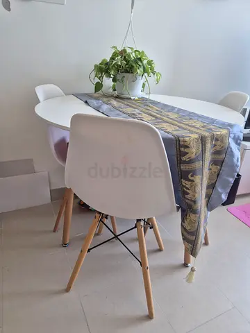 Table + 4 chairs