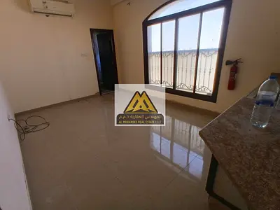 استوديو بمساحة كبيرة  استوديو مضيء وواسع  تكييف سبليت
