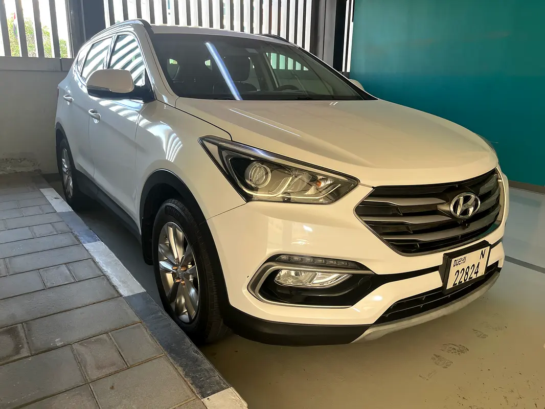 Hyundai Santa Fe 2018 — photo 1 of 5