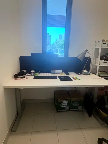 High quality White office motorised workstation desk 160x80cm. elevating capacity. Brand: mdd