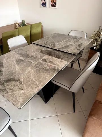 4 seat Dining Table Home Centre