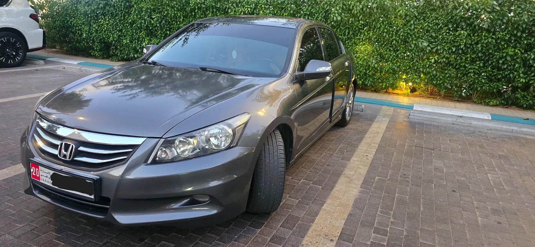 Honda Accord 2012 — photo 1 of 8