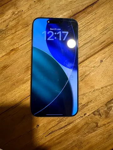 iPhone 16 Pro Max (cracked screen) - Natural Titanium- 256GB - 95% battery