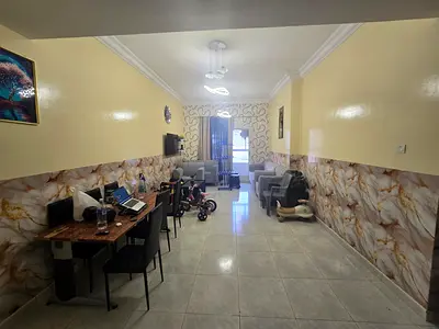 غرفتين وصالة مفروشة _غرفة ماستر_ بلكونة _باركن مجاني_ تكييف مركزي _ 2 حمام
