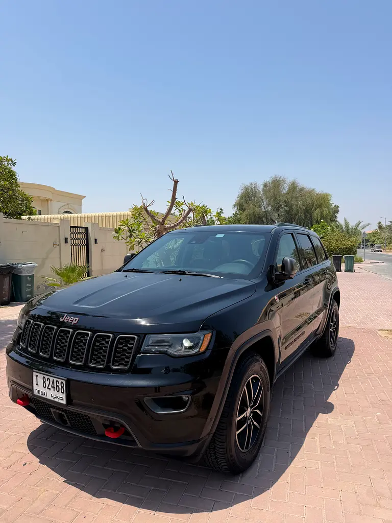 Jeep Grand Cherokee 2018 — photo 1 of 16