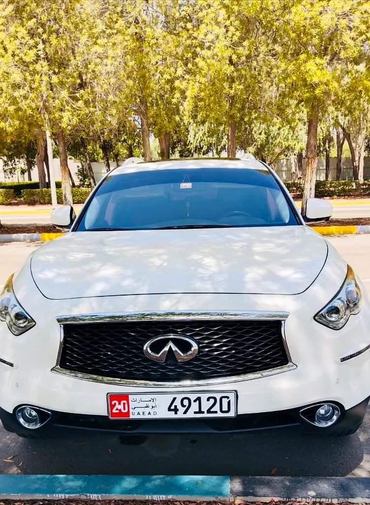 Infiniti QX70 2017 — photo 1 of 12