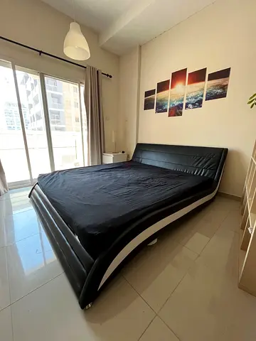 Modern Black Leather King Size Bed with Curved Frame