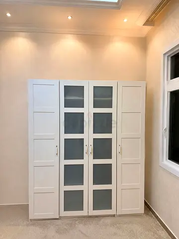 خزانة من ايكيا بحالة جيدة للبيع