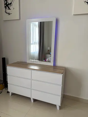 White 6-Drawer Dresser with Lighted Mirror