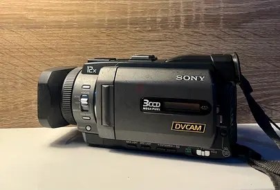 Sony DVCAM 3CCD MiniDV Camcorder (12x Optical) - Good Working Condition