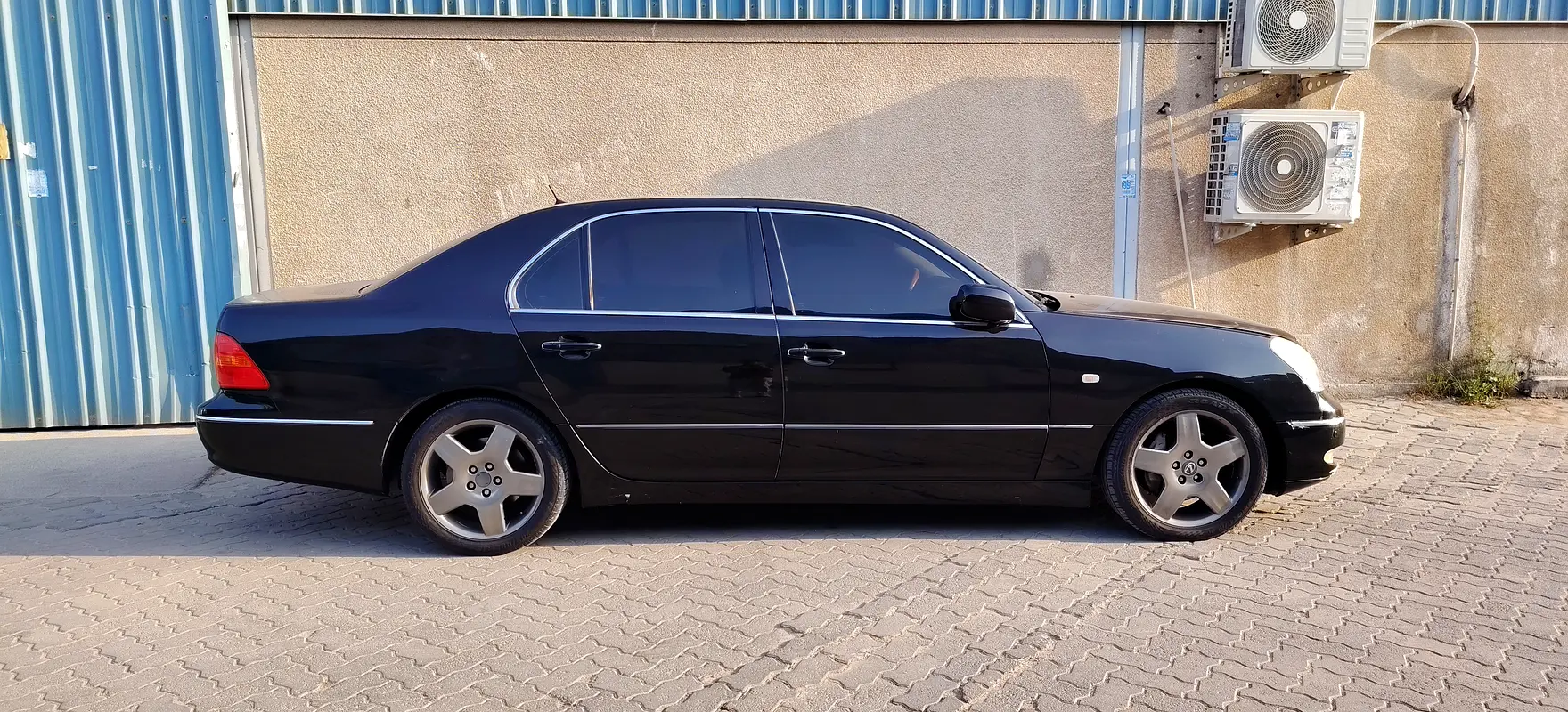Lexus LS-Series 2001 — photo 1 of 7