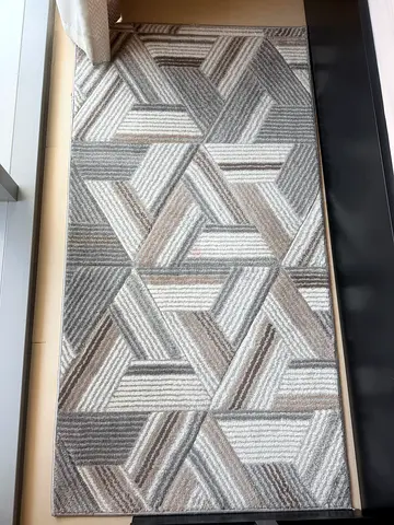 Gray rug / carpet