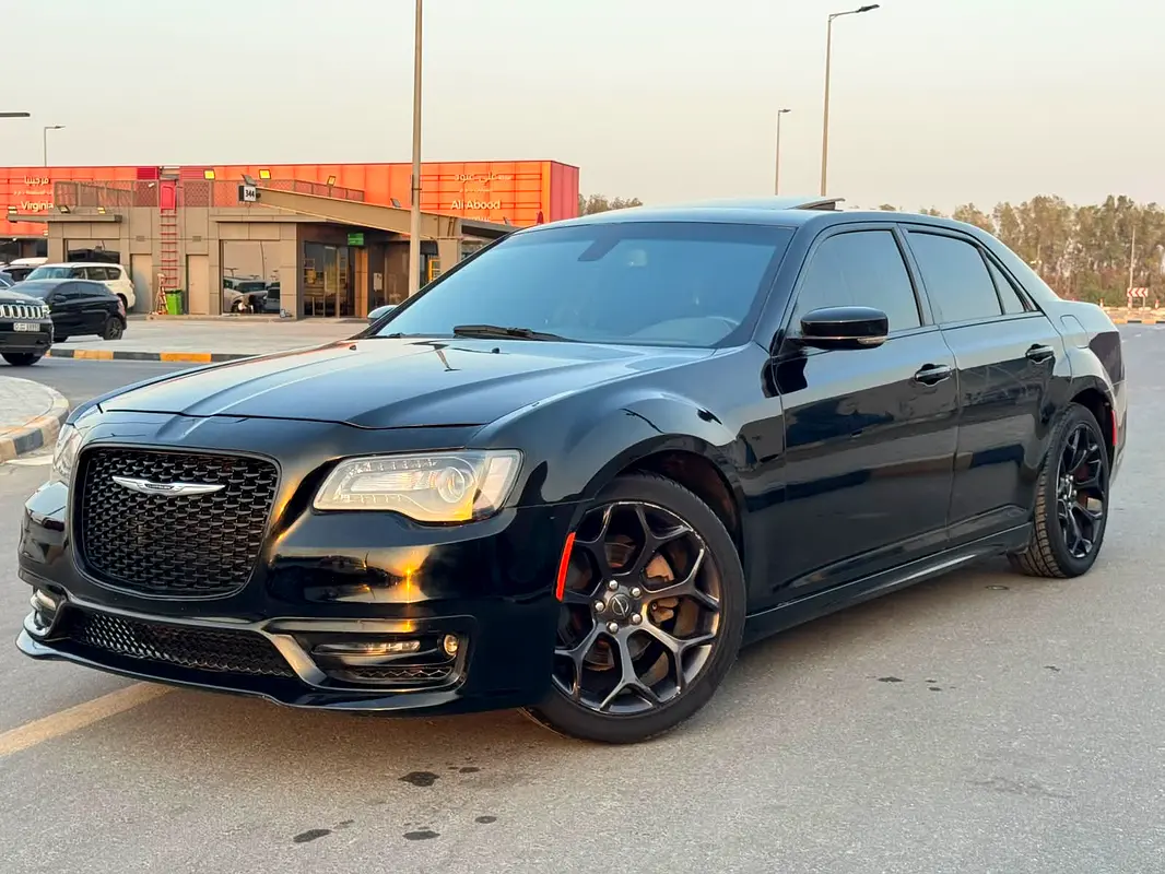 Chrysler 300C 2019 — photo 1 of 11