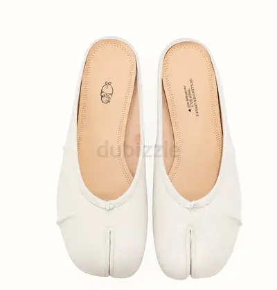White Tabi Split-Toe Flats in leather