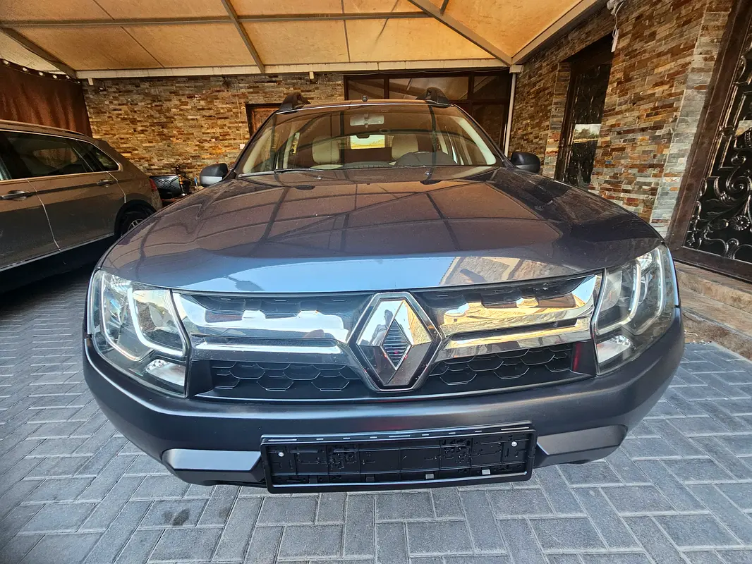 Renault Duster 2017 — photo 1 of 9