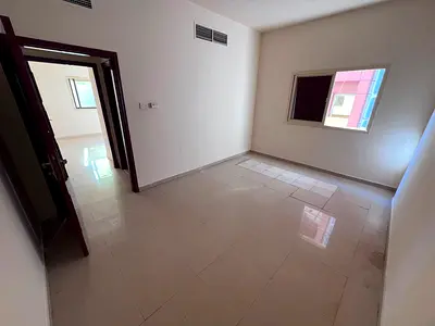 جمل الشقق واقل الاسعار للايجار السنوى فى كورنيش عجمان تاني صف من الكورنيش
