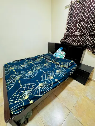 Home Box Queen-size Bed Set (Mattress, Wooden Bed Frame with Headboard and Side Drawer