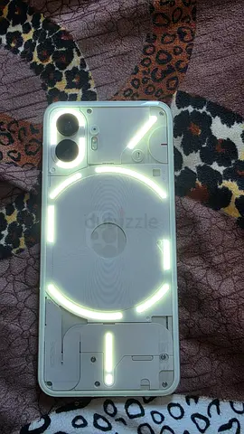 Nothing Phone (2) - White, mint( perfect condition) cared for comes with a BARE subscription