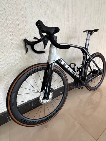 Trek Madone-SL07- Full CarbonAerodynamic Road Bike/- Shimano-Ultegra-11 speed di2- disc Brake