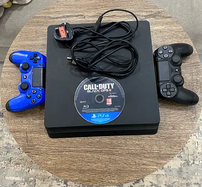 PS4 Slim + Black Ops 3