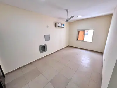 الروضه 3 عجمان _تكييف سبيلت _مساحه كبيره _الموقع رائع_سكن عائلات