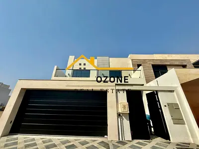 🏡 Spacious 5-Bedroom Attached Townhouse for Rent