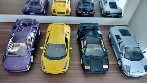 Lot of 1:18 Scale Lamborghini Diecast Model Cars (4 pcs)