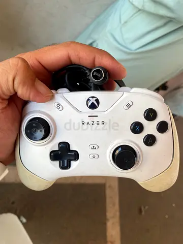 Razer Wolverine V2 Wired Gaming Controller for Xbox  PC