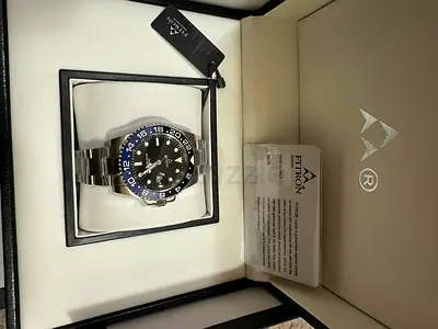 Mens stainless steel GMT-style wristwatch with box (unused)