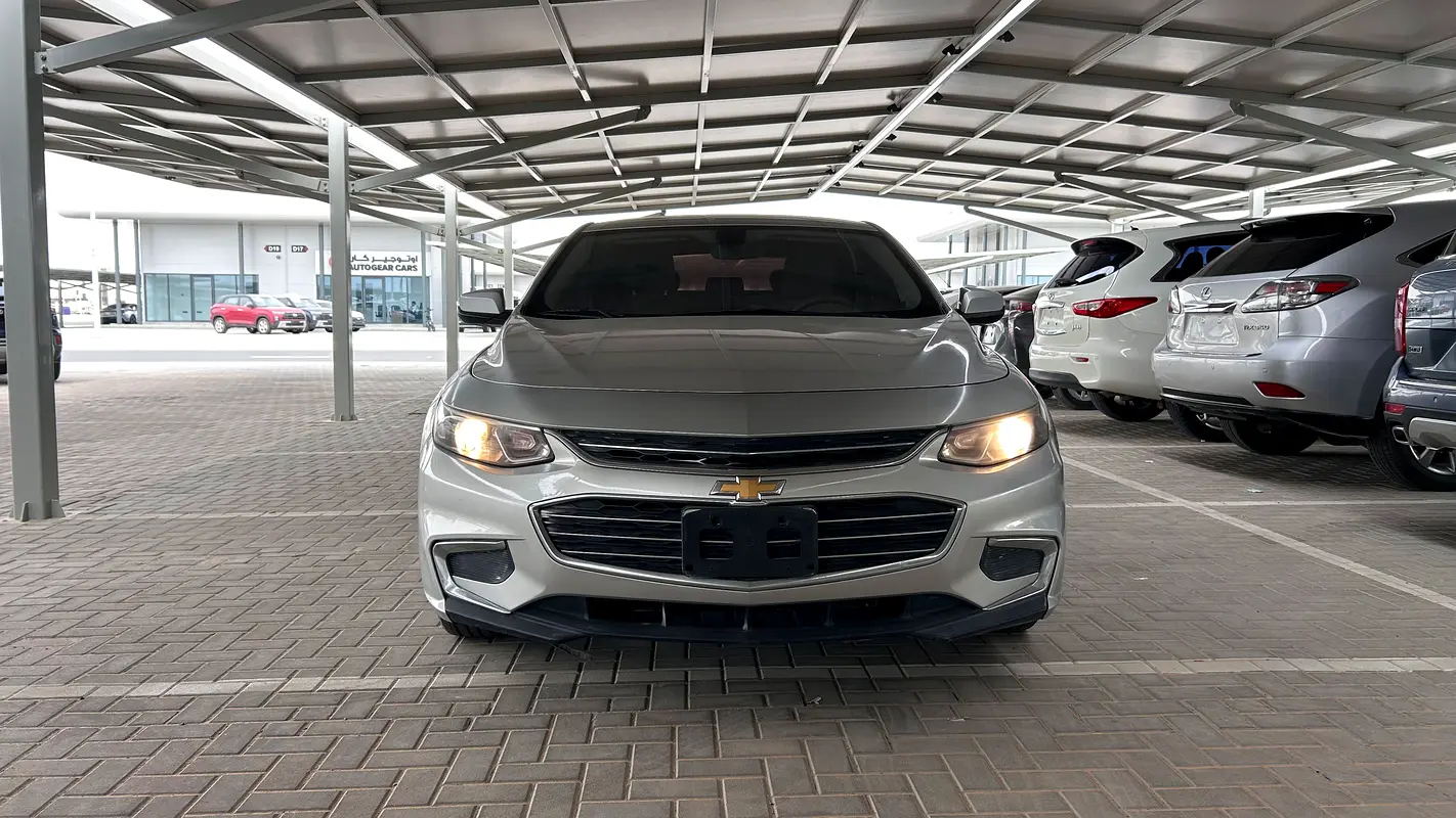 Chevrolet Malibu 2018 — photo 1 of 6