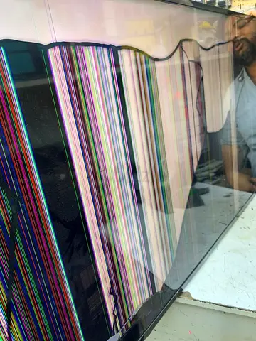 Samsung  55 LED TV with cracked/damaged screen - for parts or repair