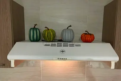 White Under-Cabinet Kitchen Range Hood - Good Condition