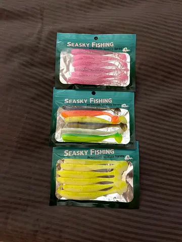 Pack of soft plastic fishing lures - assorted colors (Seasky Fishing) 30 DHS per pack