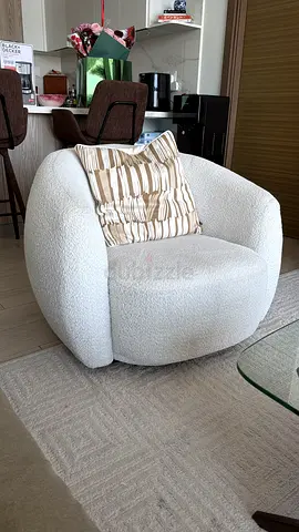 White Armchair - Cozy Rounded Design