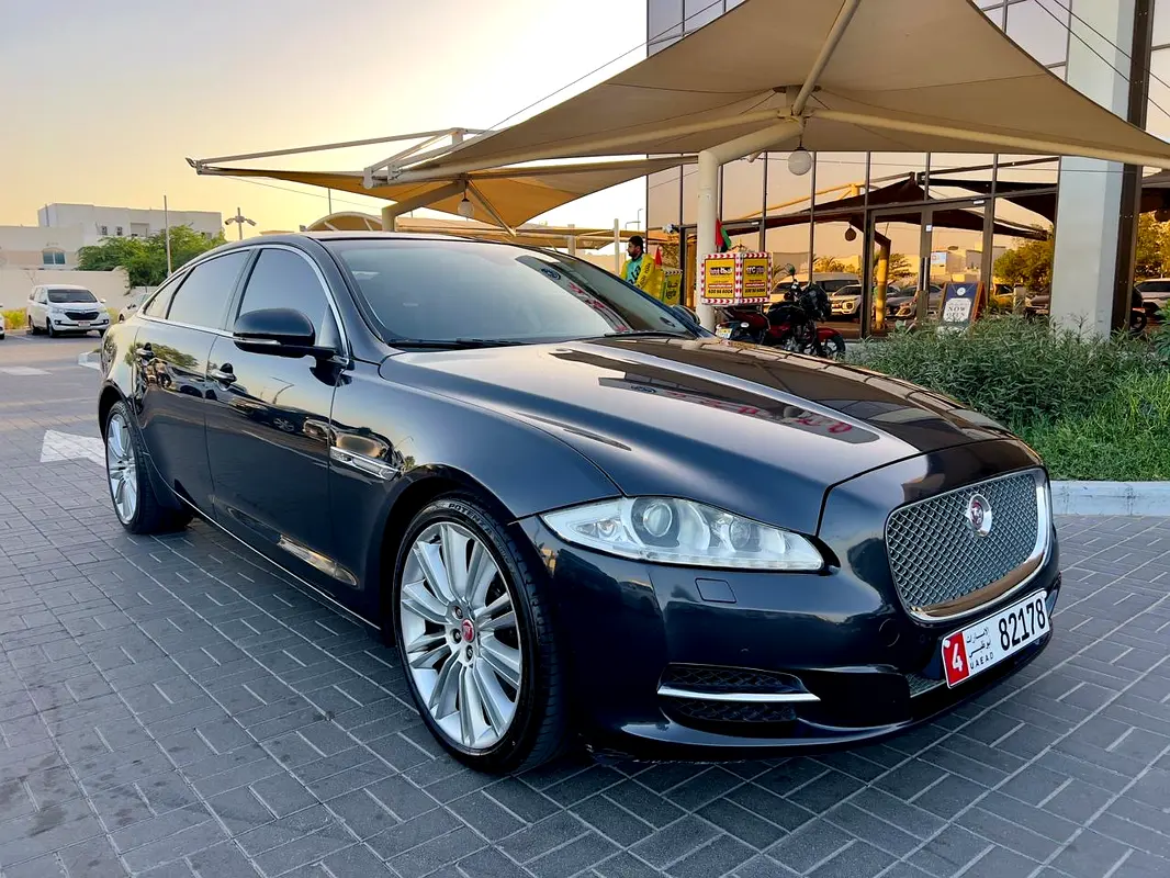 Jaguar XJ 2015 — photo 1 of 7