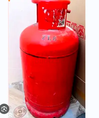 2 medium sized gas cylinder ls are available with almost full gas