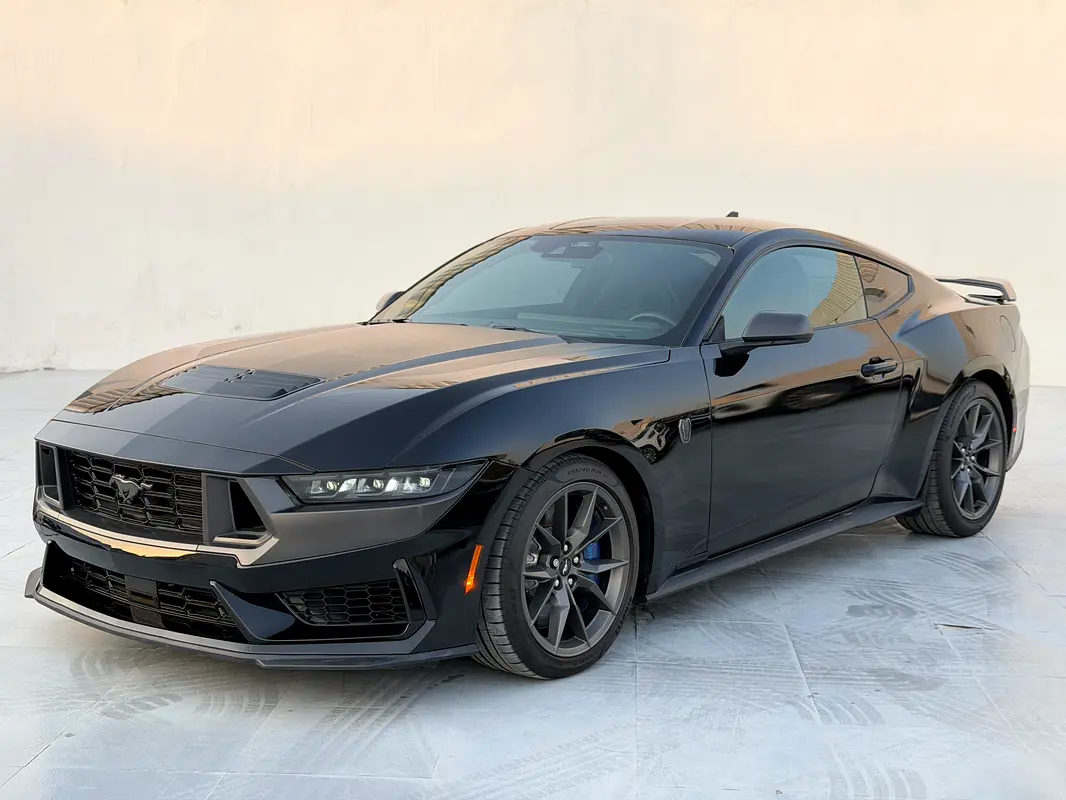 Ford Mustang 2024 — photo 1 of 18