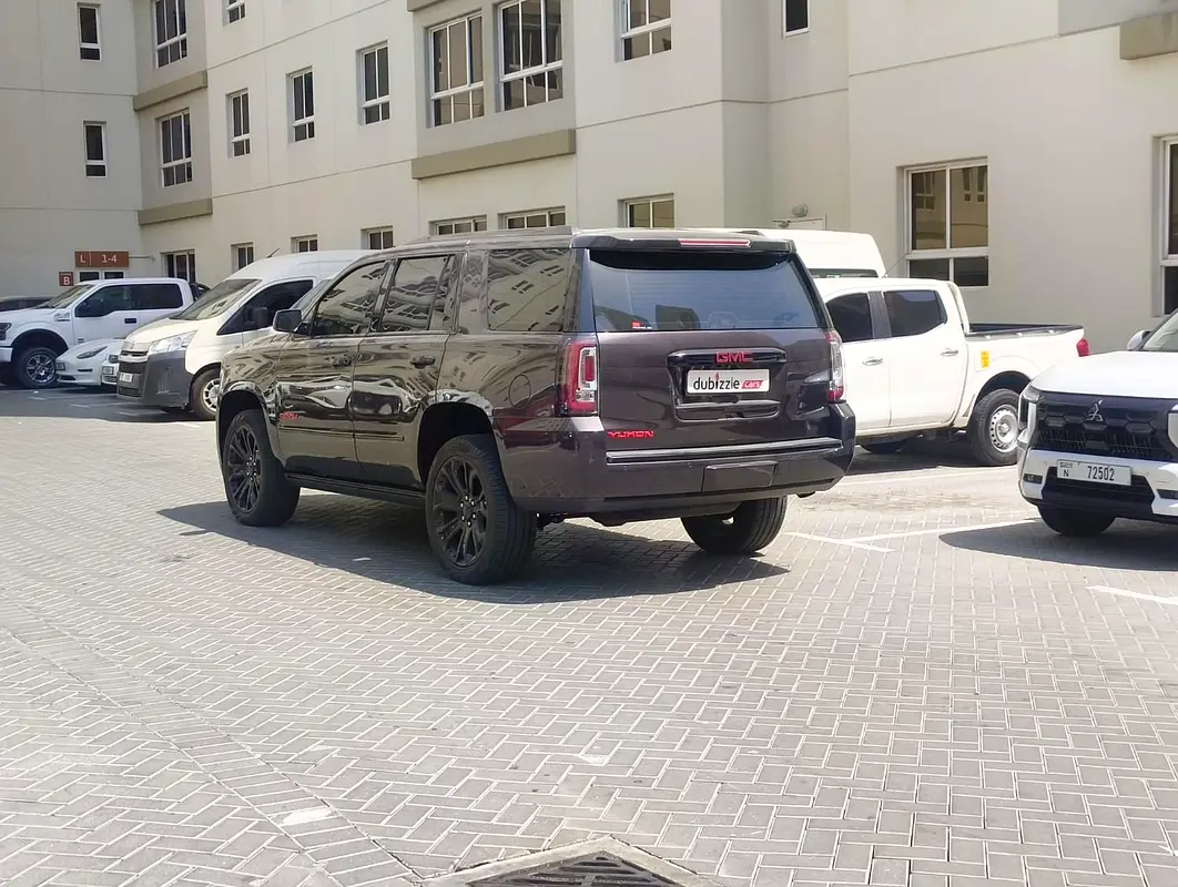 GMC Yukon 2015 — photo 1 of 16