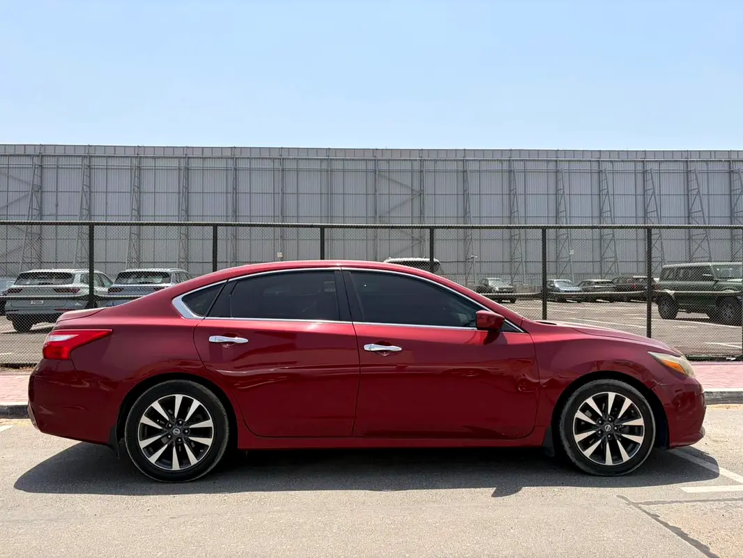 Nissan Altima 2017 — photo 1 of 5