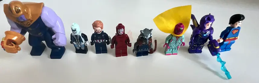 Mixed authentic LEGO/mini-figure lot including superhero and villain characters