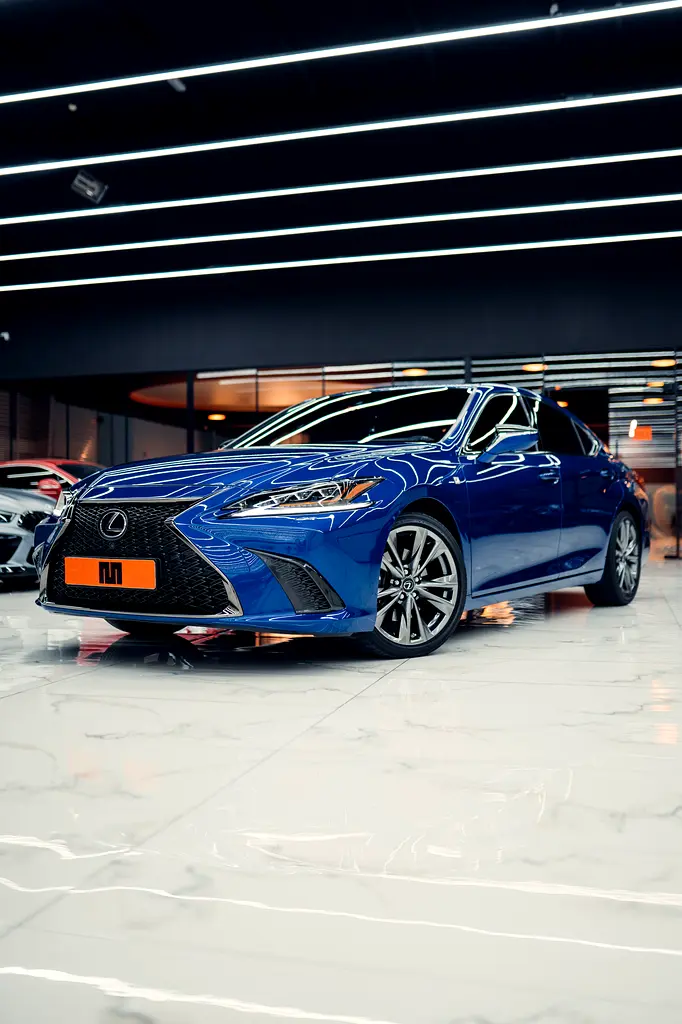 Lexus ES-Series 2020 — photo 1 of 7